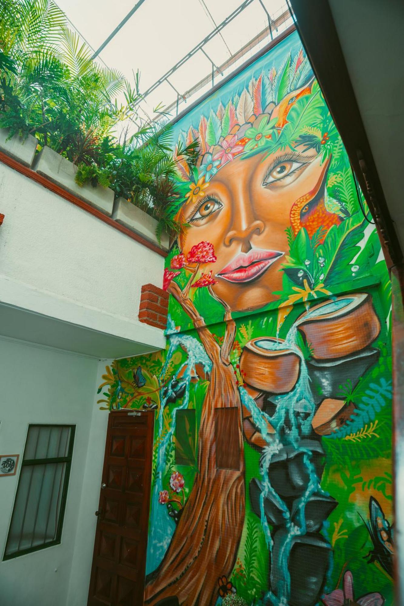 Hostal Pura Vida La 70 Medellín Esterno foto