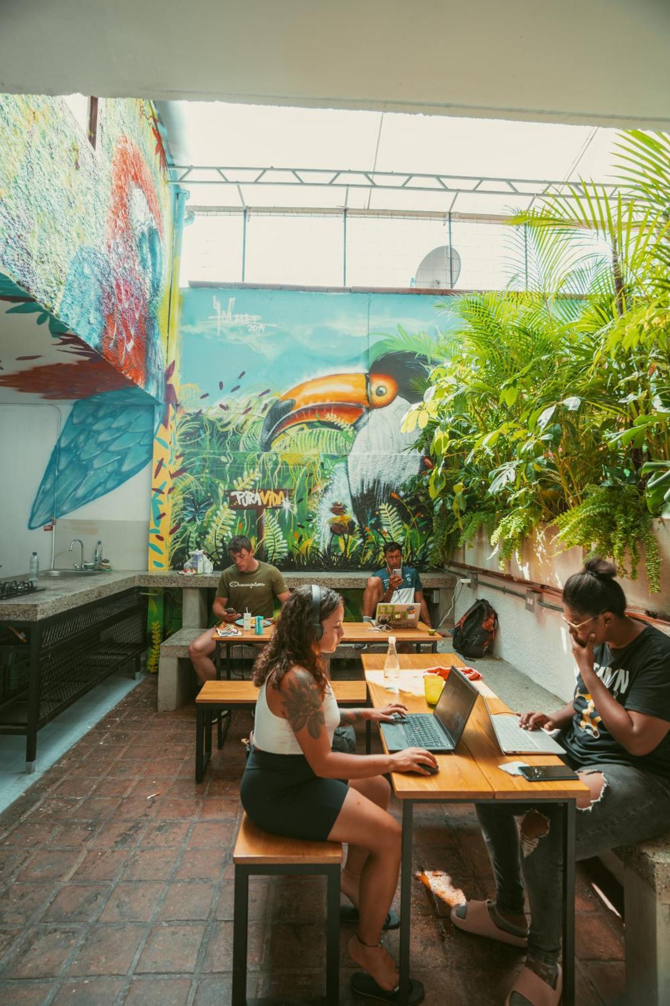 Hostal Pura Vida La 70 Medellín Esterno foto