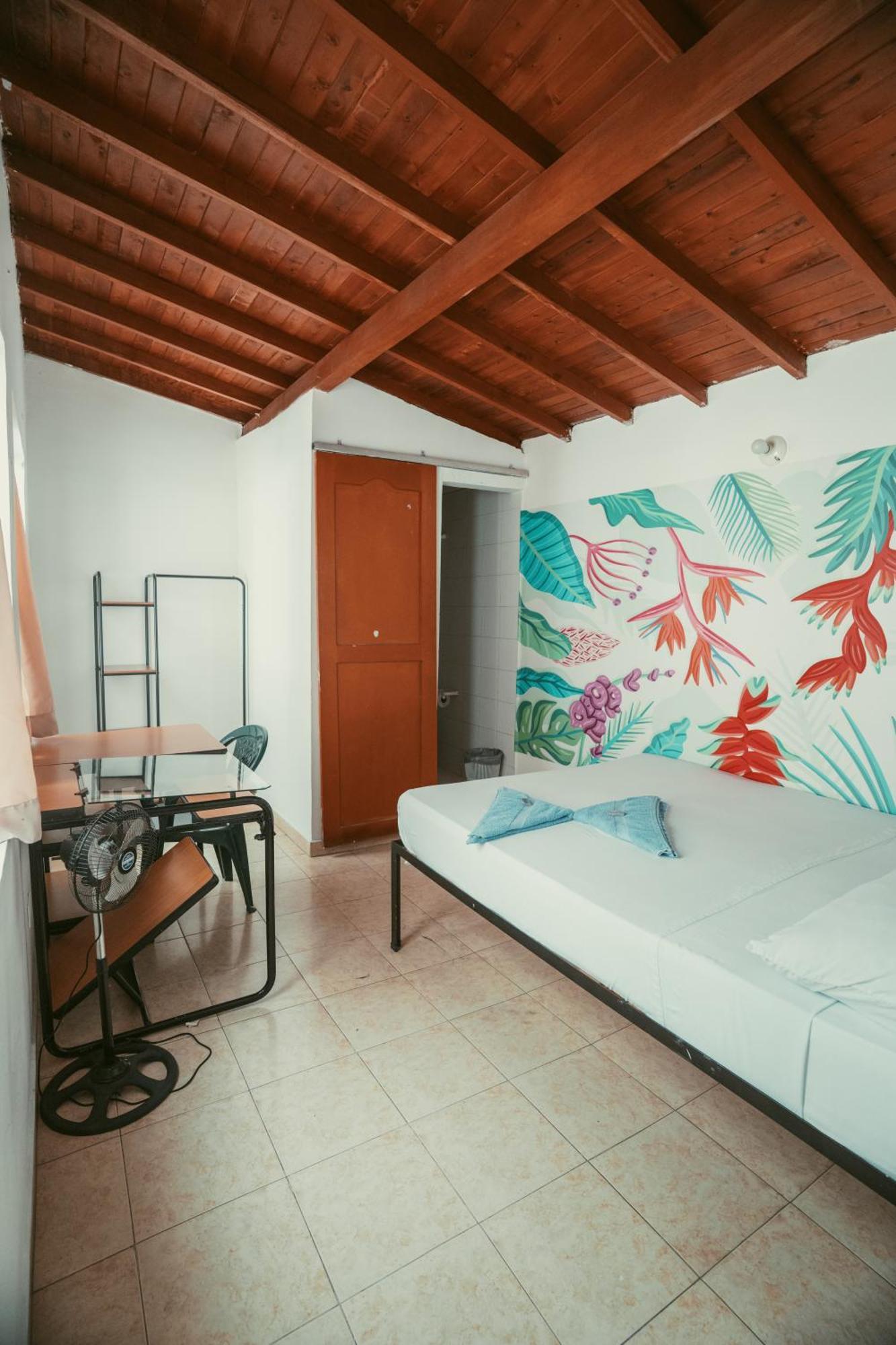 Hostal Pura Vida La 70 Medellín Esterno foto