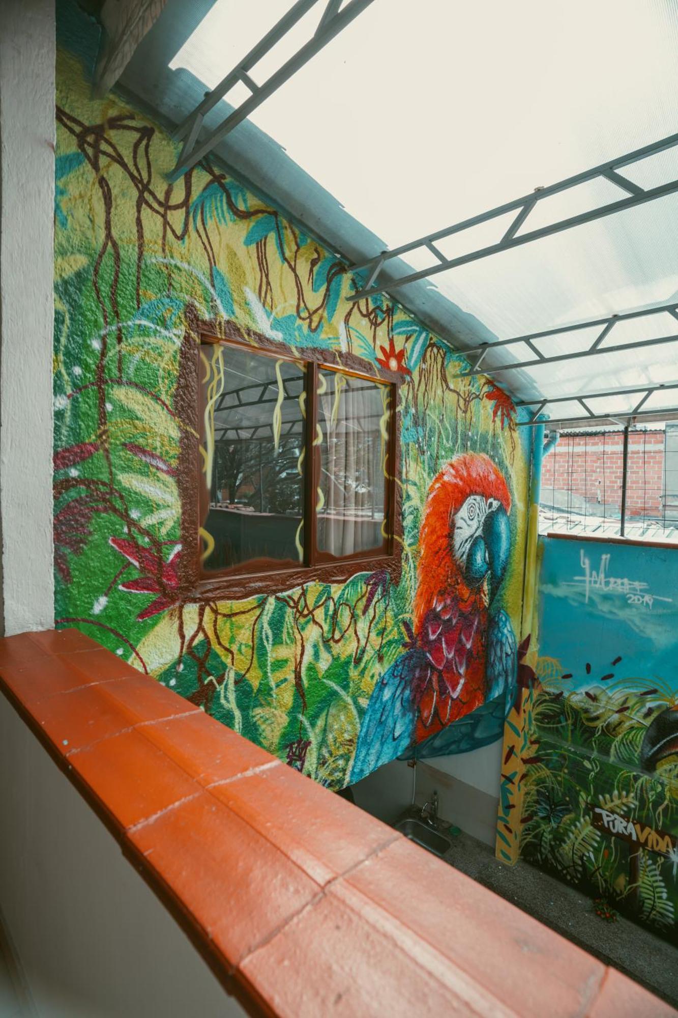 Hostal Pura Vida La 70 Medellín Esterno foto